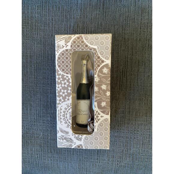 SHIPS IN 24 HRS Taylor Swift Folklore Bottle of Wine Ornament NIB RARE SOLD OUT - Picture 2 of 4